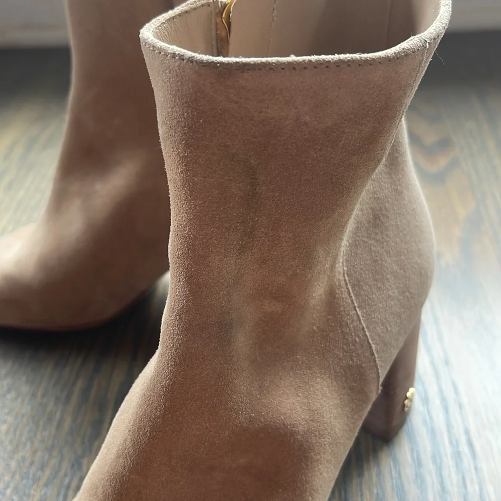 Women’s Tory Burch Sand Suede Ankle Boots Size 8M
